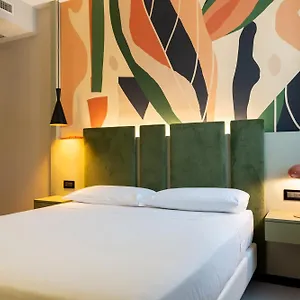 Elite & 4*, Mestre İtalya